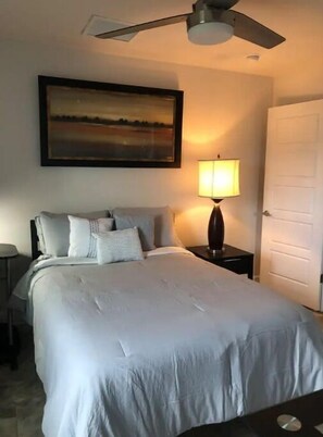 1 bedroom, iron/ironing board, free WiFi, bed sheets - Cozy Apart in a natural & peaceful environment for the enjoyment of your family. (Palm Bay)