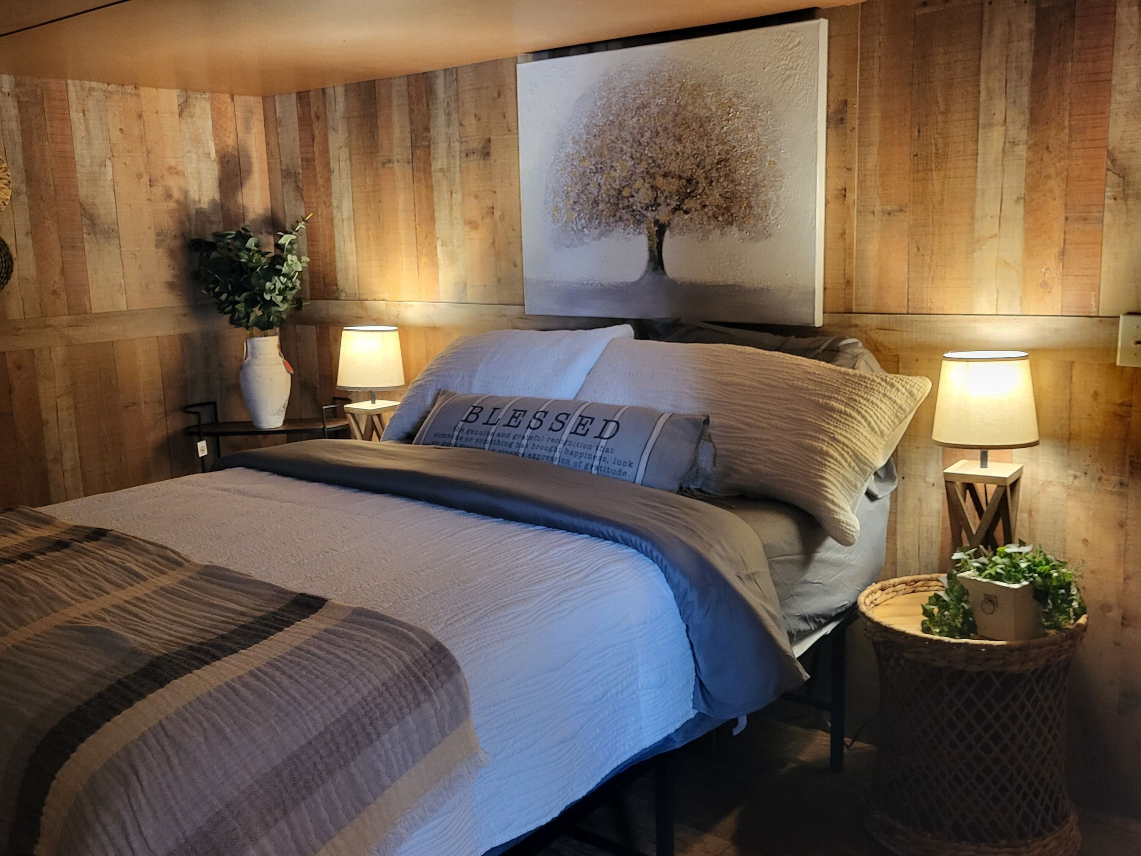 Cabin at the Illinois River floating Golfing ATV trails