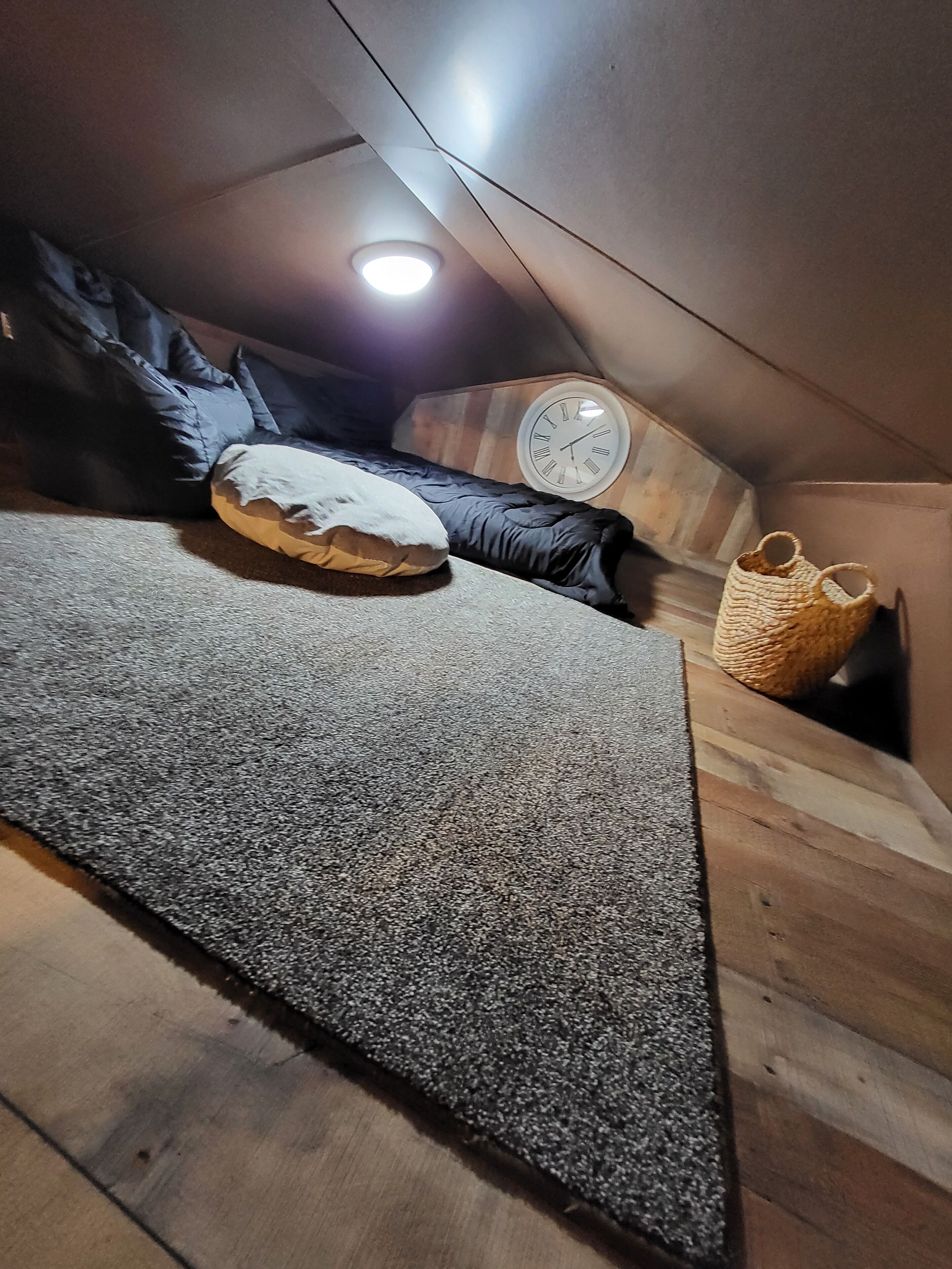 Cabin at the Illinois River floating Golfing ATV trails