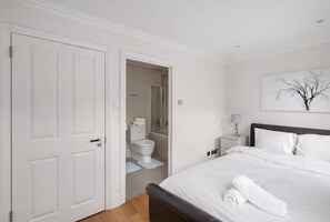 2 soverom, strykejern/-brett, wi-fi og sengetøy