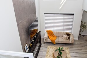 Smart TV y chimenea