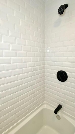 Bathroom - Treasure on Thames (Newport)