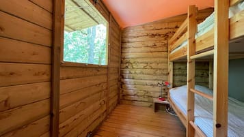 2 bedrooms, bed sheets