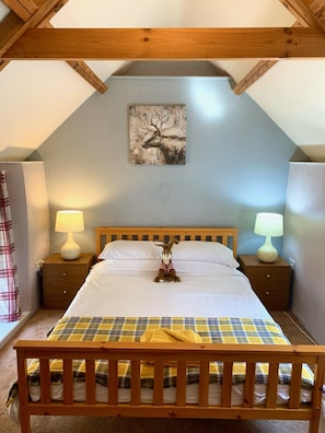 Classic Double Room, Shared Bathroom | Individually decorated, iron/ironing board, free WiFi - The Horseshoe Inn (Shepton Mallet)