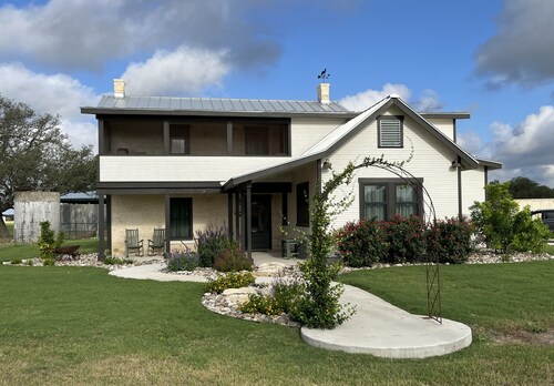 Wolff Heim - Historic Country Home in D'Hanis