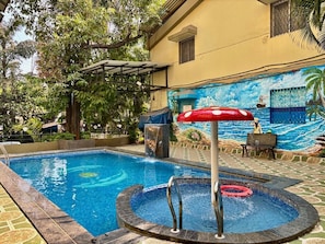 Outdoor pool - Rajdhani Resort Lonavala (Mawal)