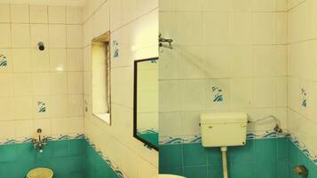 Family Triple Room | Bathroom