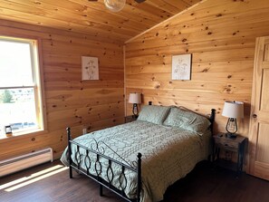 2 عدّة غرف نوم ومكواة/لوح كي وواي فاي وملاءات أسرّة