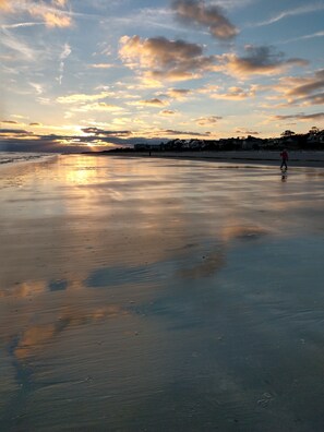 In Strandnähe, Liegestühle, Strandtücher