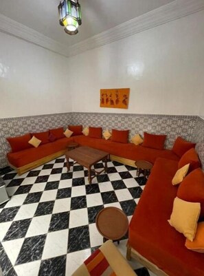 Living area - Family Riad in Marrakech for 6 people (Marrakech)