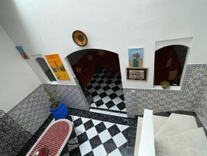 Interni