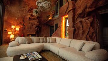 Vila Khas | Area keluarga | Televisi LCD 106-cm dengan saluran TV satelit, TV, dan lantai berpemanas