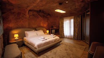 Signature-Villa | Hochwertige Bettwaren, Schreibtisch, schallisolierte Zimmer