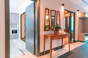 Villa exclusive | Aire de séjour | Téléviseur ACL de 106 cm avec télévision par satellite, téléviseur