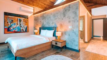 Villa – exclusive | Sengetøy av topp kvalitet, skrivebord, lydisolert og strykejern/-brett