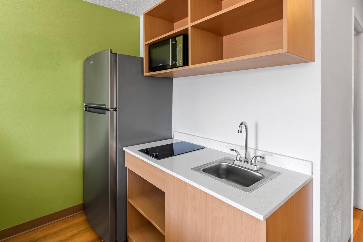 Standard Room, 1 Double Bed, Non Smoking | 1 bedroom, desk, WiFi (free), bed sheets