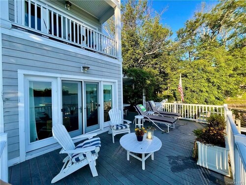 Romantic Waterfront Getaway with an optional MotorBoat