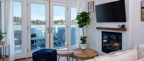 Smart-TV, Kamin, Streaming-Dienste