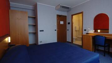 Business Double Room Single Use, 1 Double Bed | Free WiFi, bed sheets