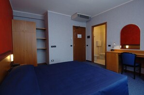 Chambre Double Affaires pour 1 personne, 1 lit double | Wi-Fi gratuit, draps fournis