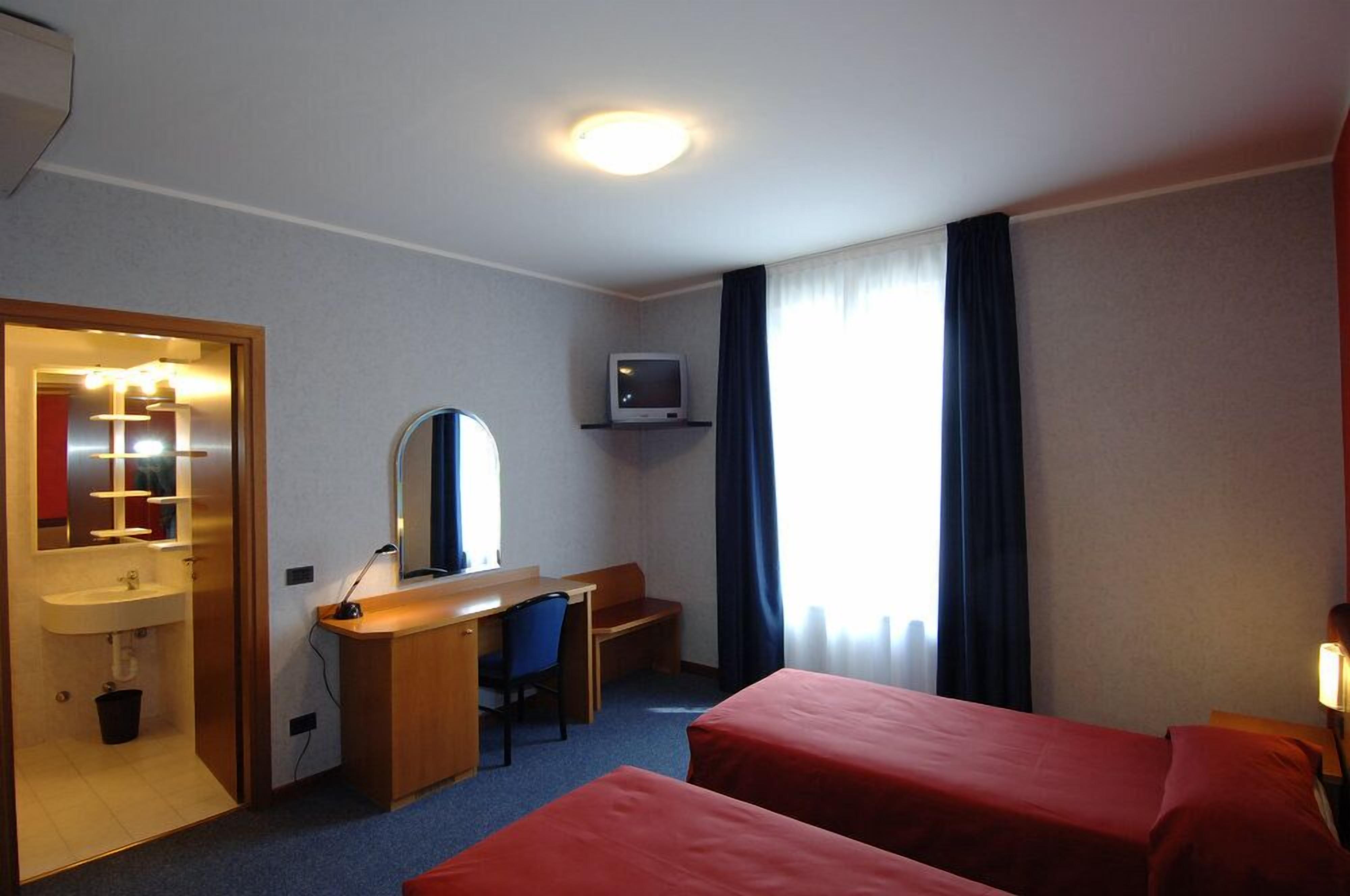 Comfort Double or Twin Room | Free WiFi, bed sheets