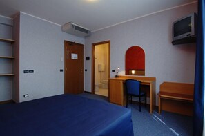 Business Double Room Single Use, 1 Double Bed | Free WiFi, bed sheets - HOTEL RESIDENCE DUCALE (Porto Mantovano)