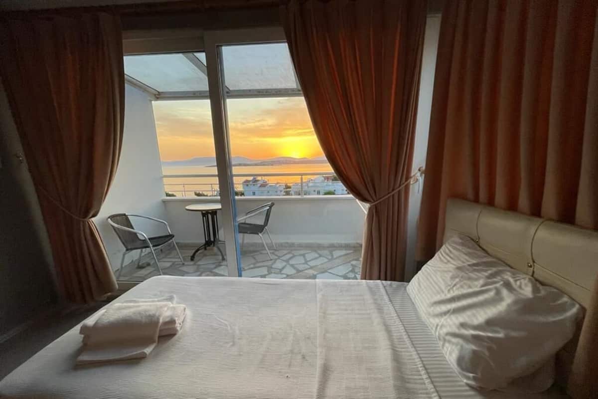 Standard Room | Desk, free WiFi, bed sheets