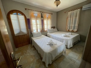 Standard Room | Desk, free WiFi, bed sheets - Teras Butik Otel (Seferihisar)