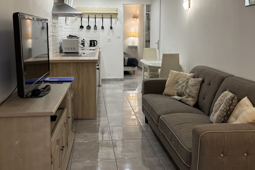 In the city center, modern apartment close to amenities