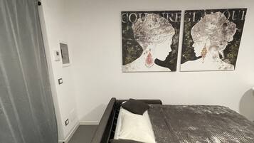 1 bedroom, bed sheets