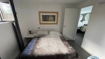 1 bedroom, bed sheets