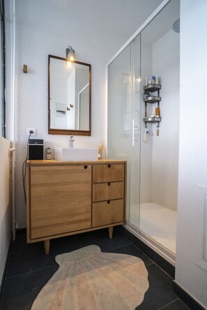 Hair dryer, towels - Family nest with Sacré-Coeur and Eiffel Tower view (Paris)
