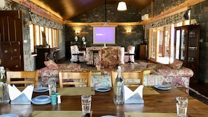Family dining - The Hideaway Cottage - Parwanoo (Kasauli)