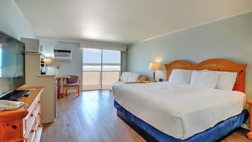 Panoramic Room | In-room safe, iron/ironing board, free WiFi, bed sheets