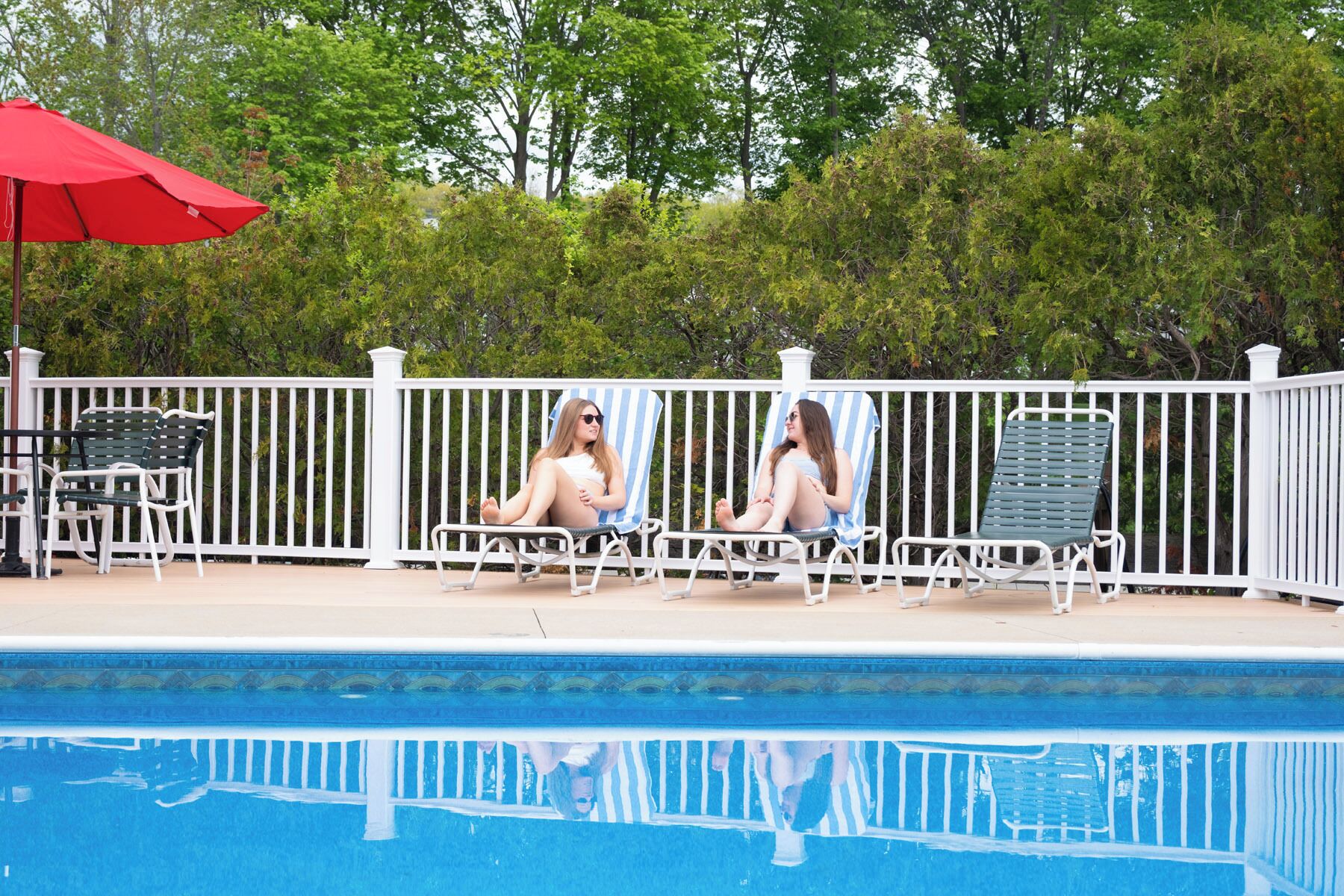 Piscine extérieure (ouverte en saison), parasols de plage