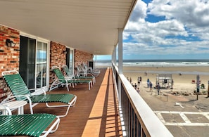 Portside Two King Beds | Balcony view - Norseman Resort (Ogunquit)