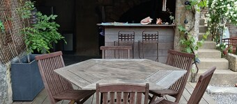 Maison vigneronne avec piscine au calme à proximité de village