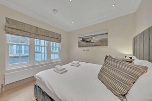 4 makuuhuonetta, työpöytä, silitysrauta/-lauta, Wi-Fi