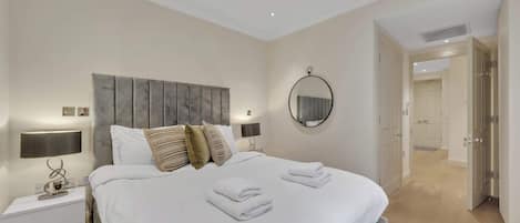 4 bedrooms, desk, iron/ironing board, WiFi