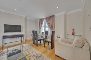 テレビ、書斎 / ワークスペース