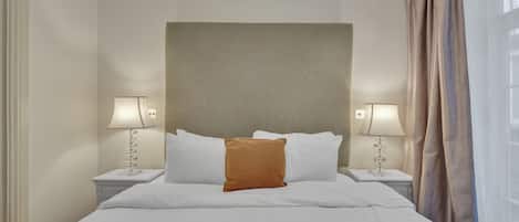 4 slaapkamers, een bureau, een strijkplank/strijkijzer, wifi