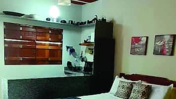 Estudio | Decoración individual y espacio para trabajar con un portátil