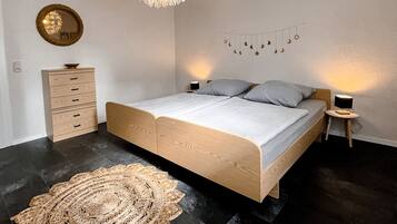 2 Schlafzimmer, Reisekinderbett, kostenloses WLAN, Bettwäsche