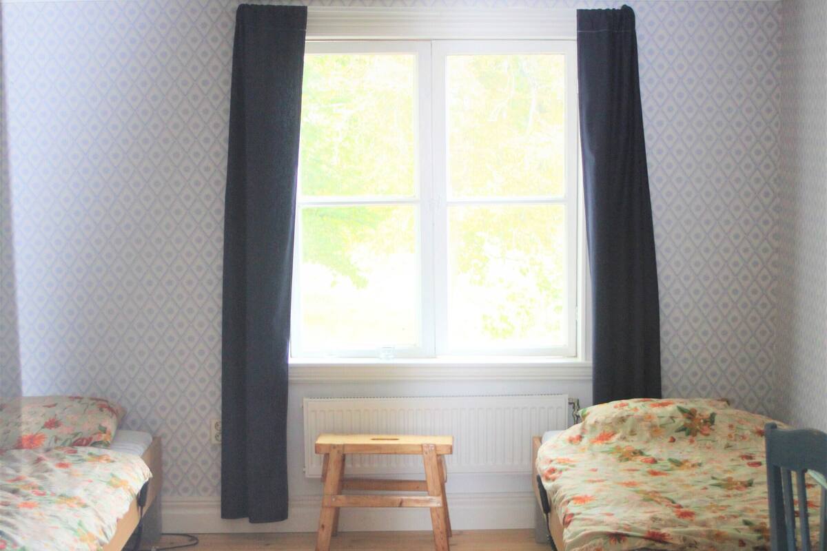 Individually decorated, individually furnished, bed sheets