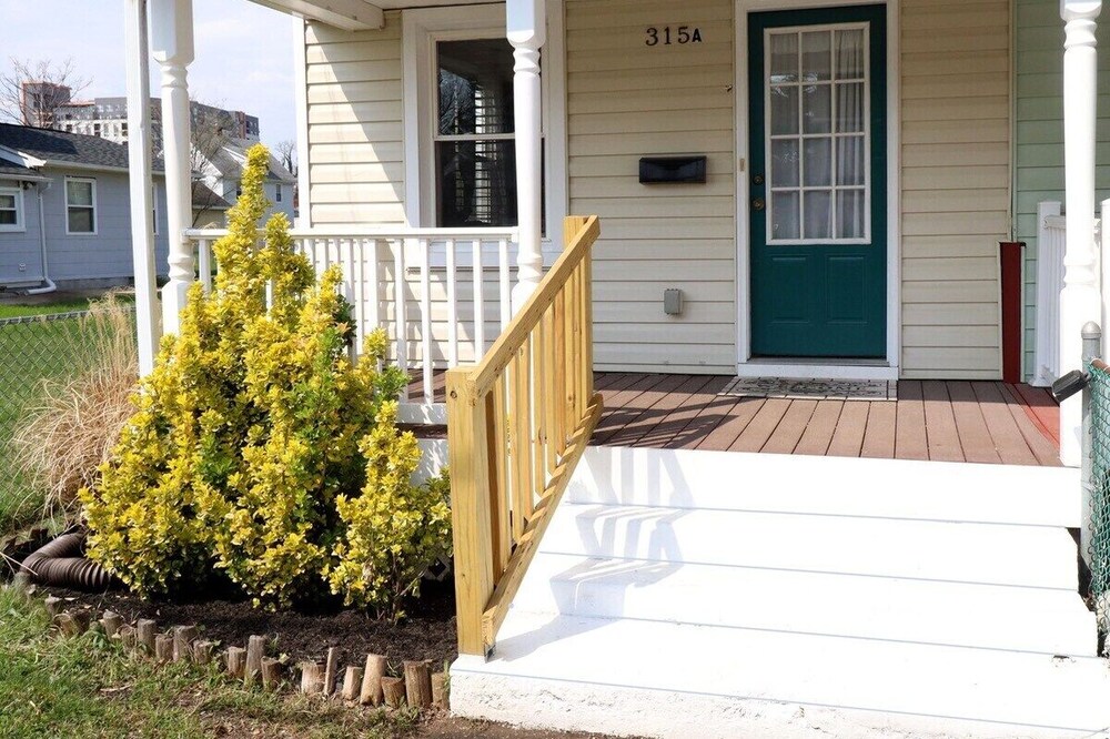 This house is a 3 bedroom(s), 2 bathrooms, located in Towson, MD.