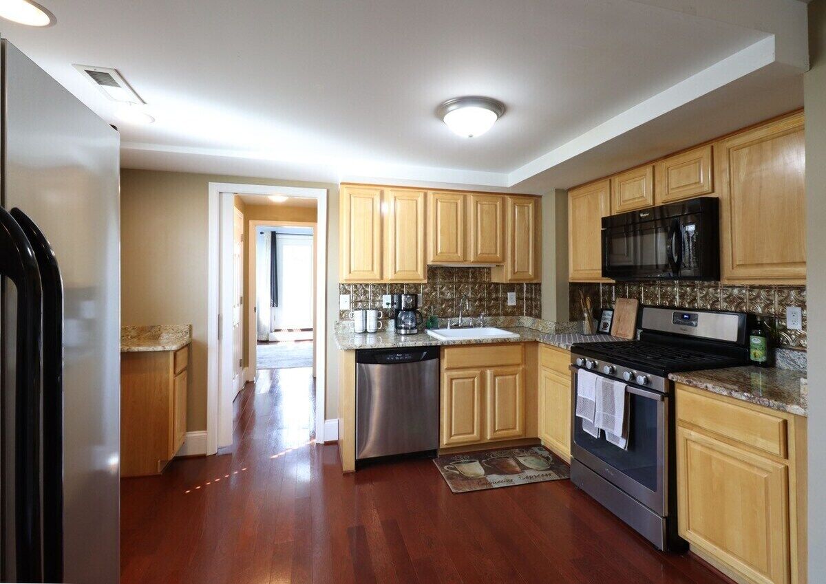 This house is a 3 bedroom(s), 2 bathrooms, located in Towson, MD.