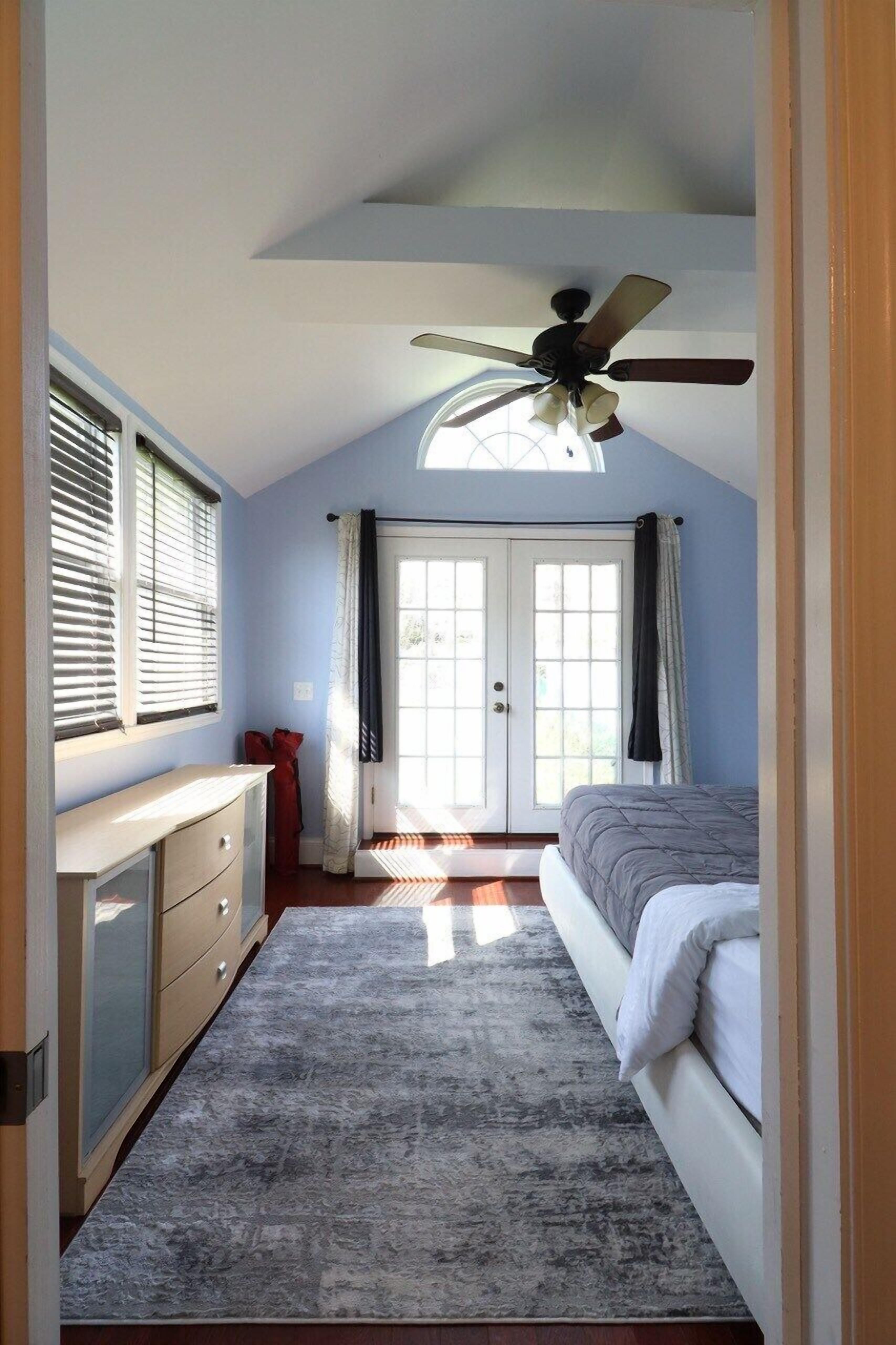 This house is a 3 bedroom(s), 2 bathrooms, located in Towson, MD.