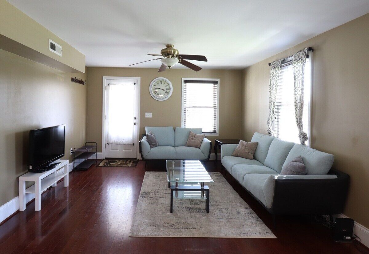 This house is a 3 bedroom(s), 2 bathrooms, located in Towson, MD.