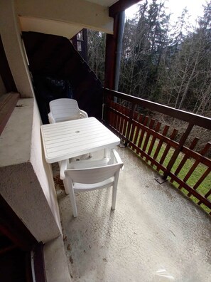 Outdoor dining - Le charmant Songe en Chartreuse (Saint-Pierre-de-Chartreuse)