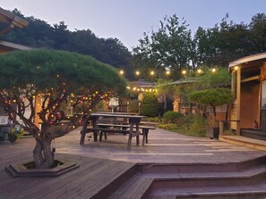 Camera Standard | Vista cortile